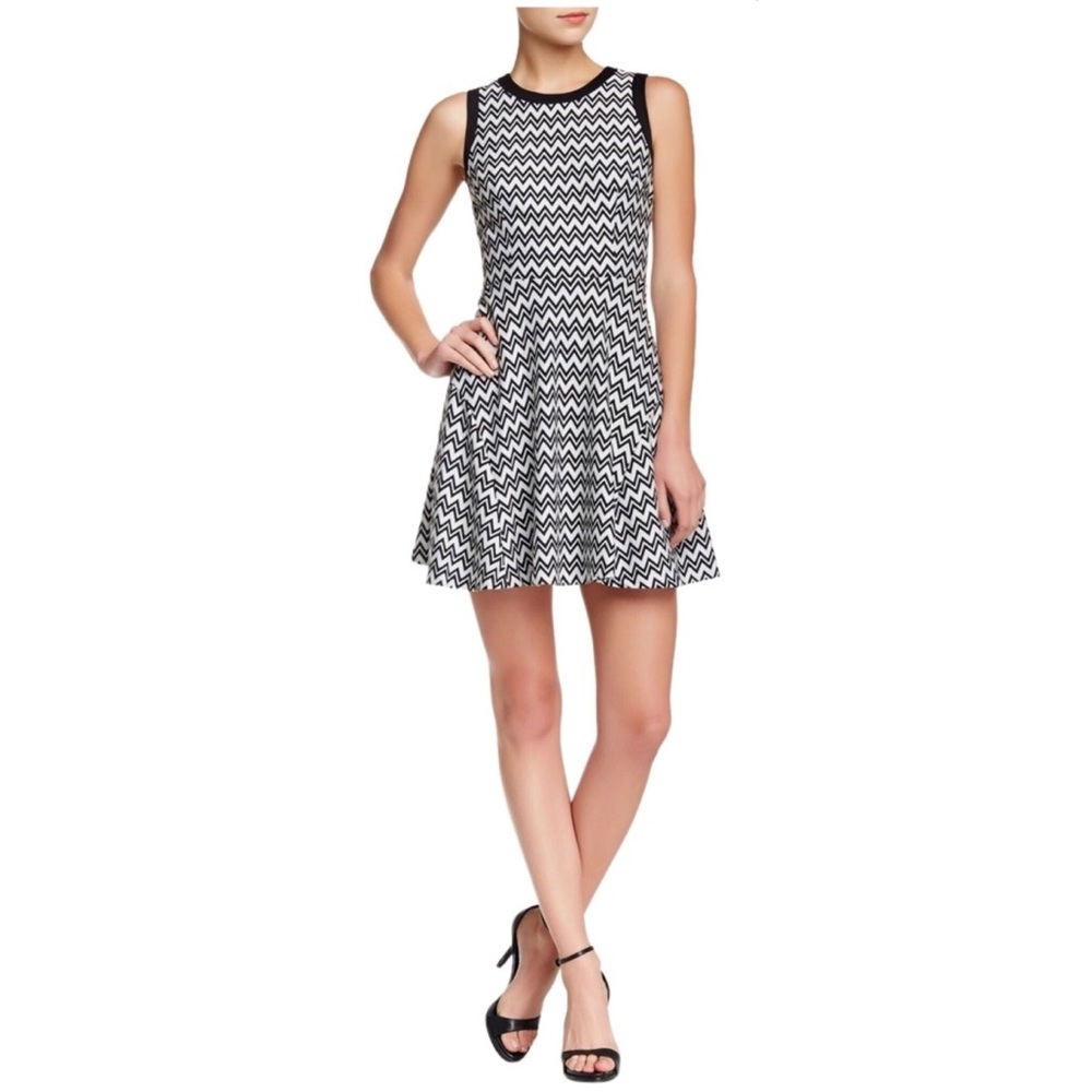 🆕 trina Trina Turk Dress Medium